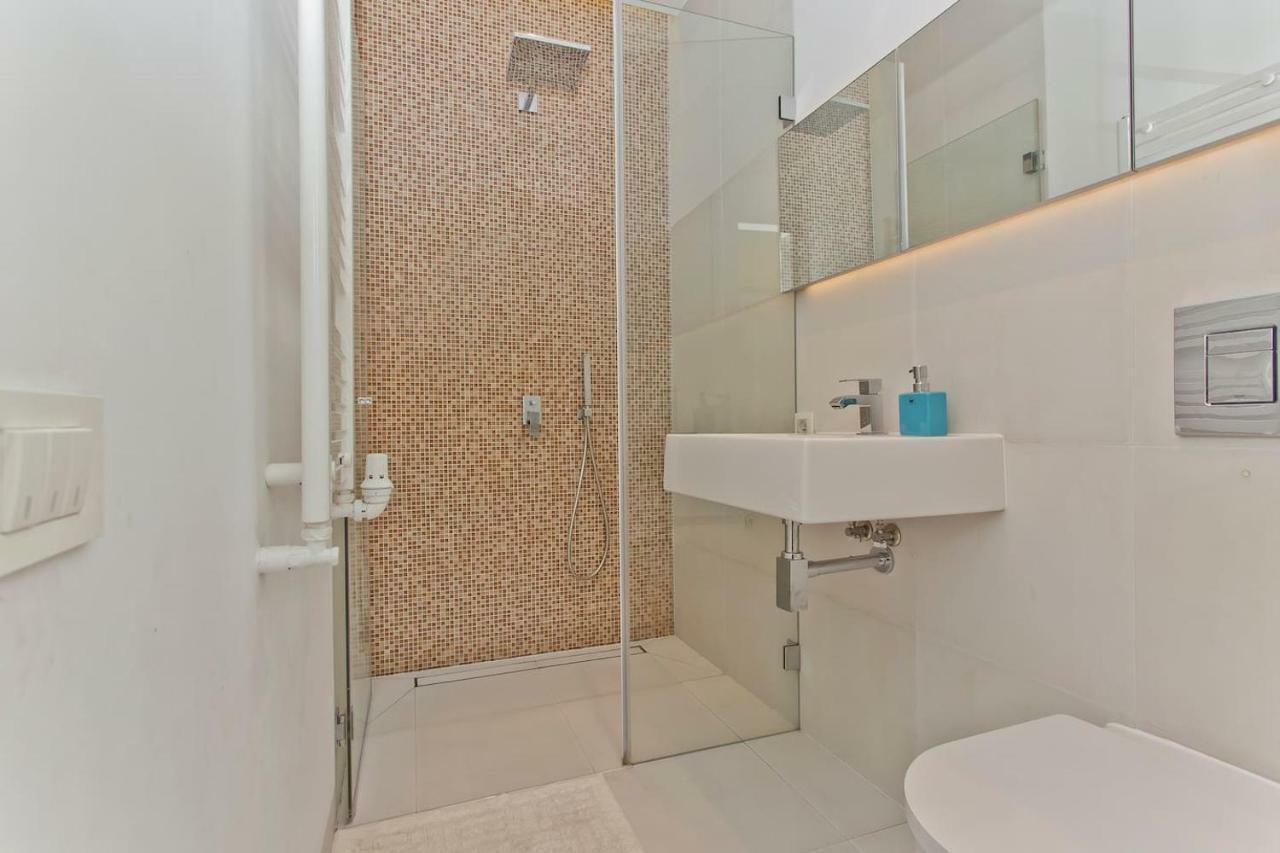 Luxury And Comfortable- Golden Apartments- Royal Street Varsó Kültér fotó